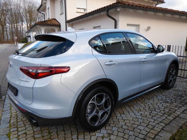 Alfa Romeo Stelvio 2.0T Q4 Ti (206kW/280pk) ** Bi-XENON/LED, NAVI+, LEDER, ACC, 19-inch LMV, MEM ** 1e EIG - 22.800 km - UNFALLFREI ** ** INFORMEER OOK NAAR ONZE AANTREKKELIJKE FINANCIAL-LEASE TARIEVEN **