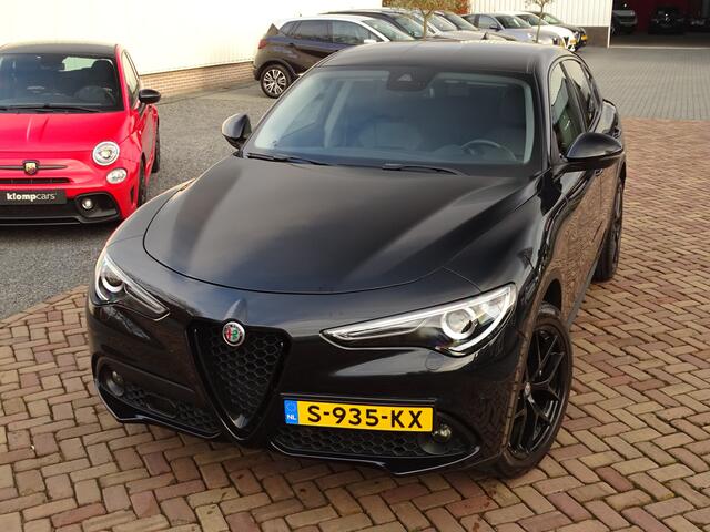 Alfa Romeo Stelvio 2.0 T AWD 280PK | Raggazzon | Zeer Netjes! | Leer | All-Black | Ti-Difusser.