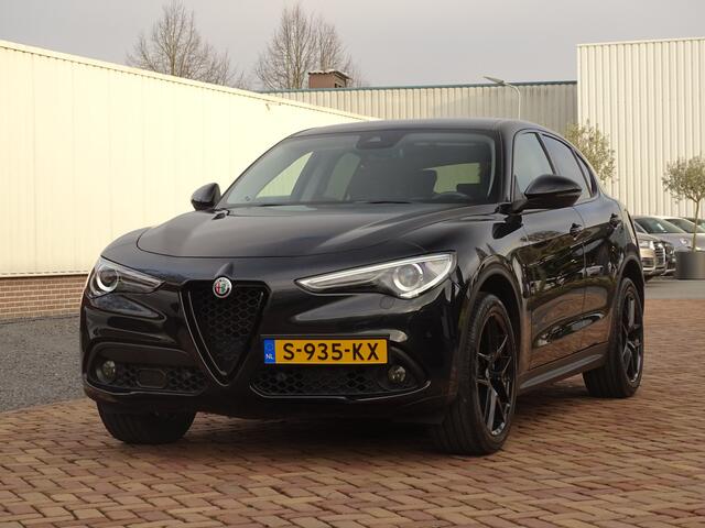 Alfa Romeo Stelvio 2.0 T AWD 280PK | Raggazzon | Zeer Netjes! | Leer | All-Black | Ti-Difusser.