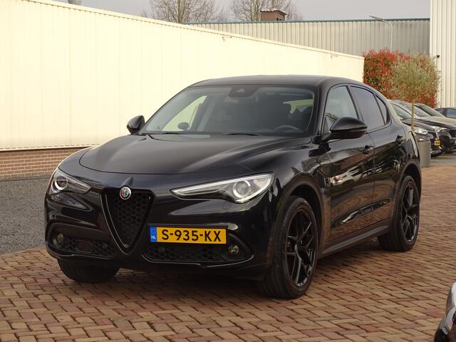 Alfa Romeo Stelvio 2.0 T AWD 280PK | Raggazzon | Zeer Netjes! | Leer | All-Black | Ti-Difusser.