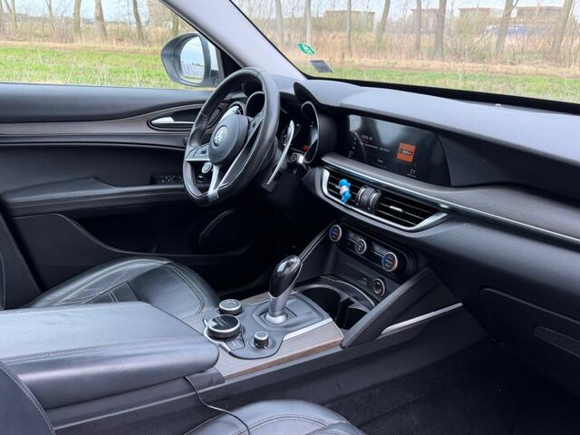 Alfa Romeo Stelvio 2.0 T AWD F.E.280PK PANORAMA/TREKHAAK/LEER