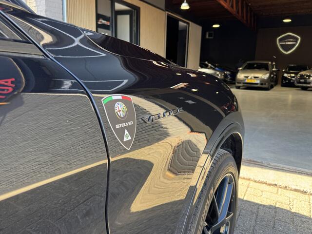 Alfa Romeo Stelvio 2.0 T AWD Veloce Ti Navi.Panodak.CruiseC.Carbon.Camara.LMV!!!