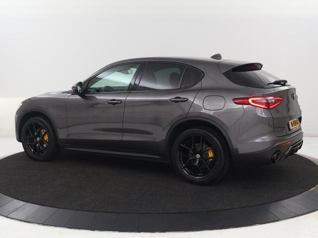 Alfa Romeo Stelvio 2.0 T AWD First Edition | Trekhaak | Leder | Stoel & stuurverwarming | Camera | Bi-Xenon | Navigatie | Climate control | Keyless | Cruise control | Bluetooth | Getint glas