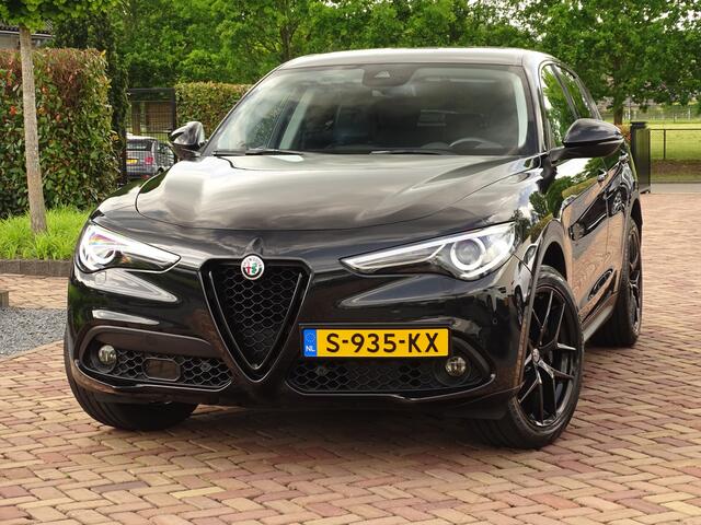 Alfa Romeo Stelvio 2.0 T AWD 280PK | Raggazzon | Zeer Netjes! | Leer | All-Black | Ti-Difusser.