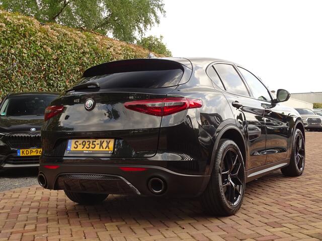 Alfa Romeo Stelvio 2.0 T AWD 280PK | Raggazzon | Zeer Netjes! | Leer | All-Black | Ti-Difusser.