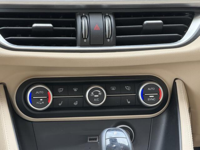 Alfa Romeo Stelvio 2.0 T AWD First Edition | Meer foto's volgen