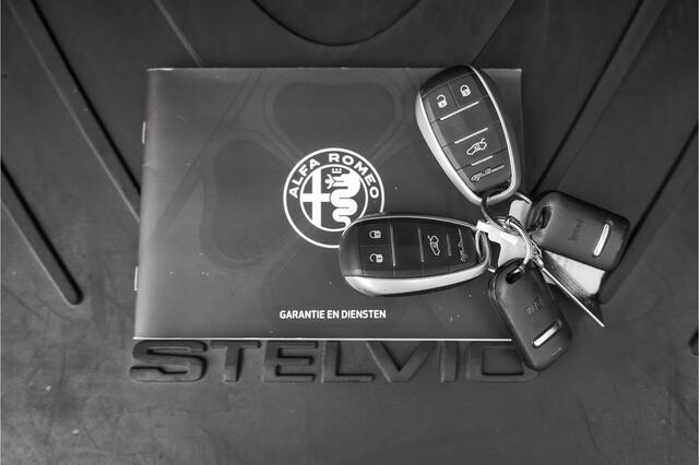 Alfa Romeo Stelvio 2.9 V6 AWD Quadrifoglio Pano H&K Carbon ACC Squadra NL Auto