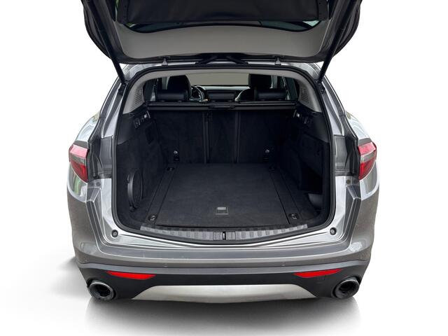 Alfa Romeo Stelvio 2.0 T AWD First Edition ? Xenon ? Leder ? Trekhaak
