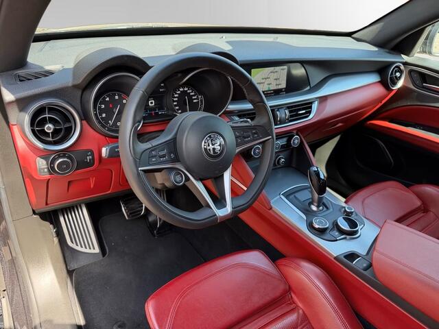 Alfa Romeo Stelvio 2.0 T AWD Special Edition 280PK RODE INTERIEUR