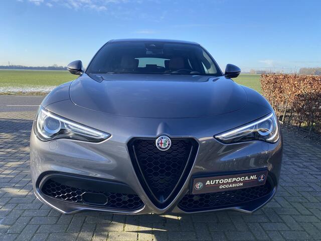 Alfa Romeo Stelvio 2.0 T AWD Veloce Panorama dak - Grigio Vesuvio - Veloce stoelen