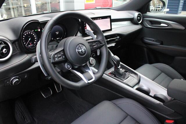 Alfa Romeo Tonale 1.3T PHEV 280PK VELOCE Q4 | PANORAMISCH SCHUIF / KANTELDAK | LEDEREN BEKLEDING | VOORSTOELEN / STUUR VERWARMD | VOORSTOELEN GEVENTILEERD | VOORSTOELEN ELEKTRISCH VERSTELBAAR | DRAADLOOS APPLE CARPLAY / ANDROID AUTO | 360° CAMERA | AUTOMATISCH DIMMENDE BUI