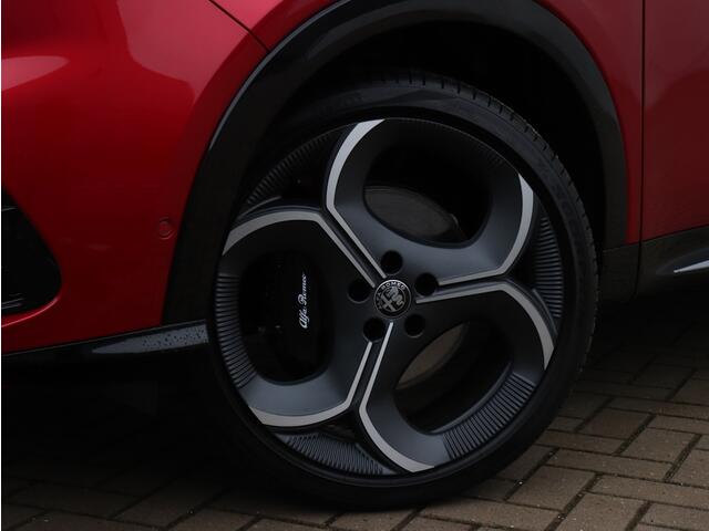 Alfa Romeo Tonale Ibrida Plug-In Q4 270 PK Sport Speciale | Pano | LED | Harman |