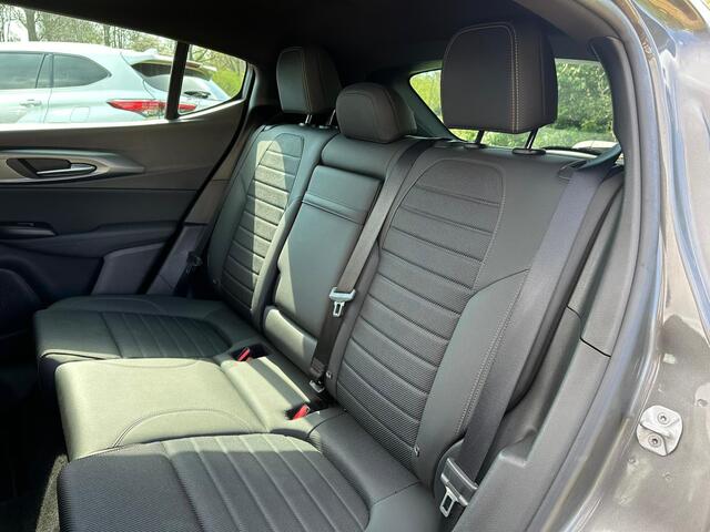 Alfa Romeo Tonale 1.3T PHEV Ti | 360 graden camera | Panoramadak | Stoelverwarming | Navigatiesysteem | Adaptive cruise control | Camera