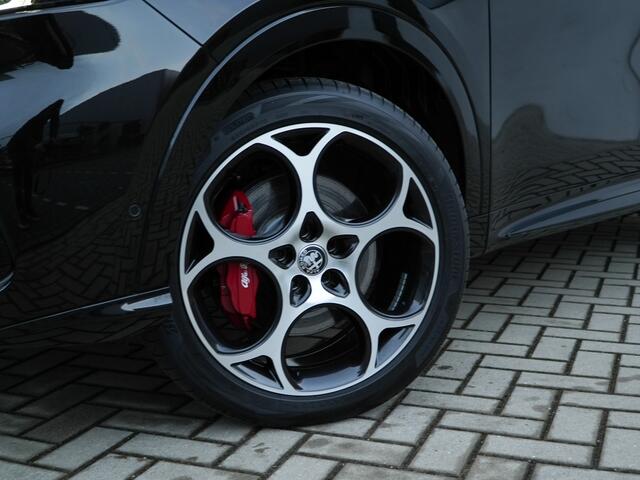 Alfa Romeo Tonale 1.3T PHEV 280 PK Veloce | Schuifdak | Harman | Leder | 19"