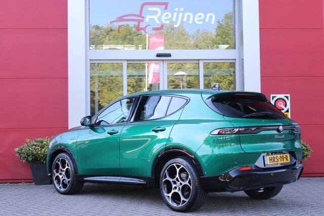Alfa Romeo Tonale 1.5T Hybrid 160PK VELOCE | PREMIUM PACK: LEDEREN BEKLEDING/GEVENTILEERDE VOORSTOELEN/4-VOUDIG ELEKTRISCH VERSTELBARE LENDESTEUN VOORSTOELEN/ELEKTRISCH BEDIENBARE /HOOGGLANS ZWARTE RAAMOMLIJSTING/AMBIENT LIGHTING | TECHNOLOGY PACK: PARKEERWAARSCHUWING VOOR