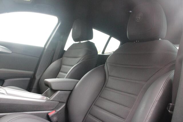 Alfa Romeo Tonale 1.5T Hybrid 160PK VELOCE | PREMIUM PACK: LEDEREN BEKLEDING/GEVENTILEERDE VOORSTOELEN/4-VOUDIG ELEKTRISCH VERSTELBARE LENDESTEUN VOORSTOELEN/ELEKTRISCH BEDIENBARE /HOOGGLANS ZWARTE RAAMOMLIJSTING/AMBIENT LIGHTING | TECHNOLOGY PACK: PARKEERWAARSCHUWING VOOR