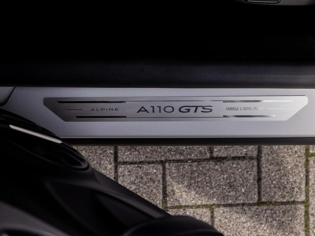 Alpine A110 1.8 Turbo GTS | 300PK | GTS-AERO KIT | TITANIUM AKRAPOVIC UITLAAT | ZWARTE COMFORT STOELEN | 18" GT-RACE HOOGGLANS | BREMBO GOUDEN REMKLAUWEN |