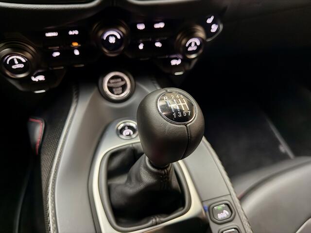 Aston Martin VANTAGE 4.0 V8 / 7-Speed Manual / 510 PK / Keramisch / Full Carbon / Hyper Red