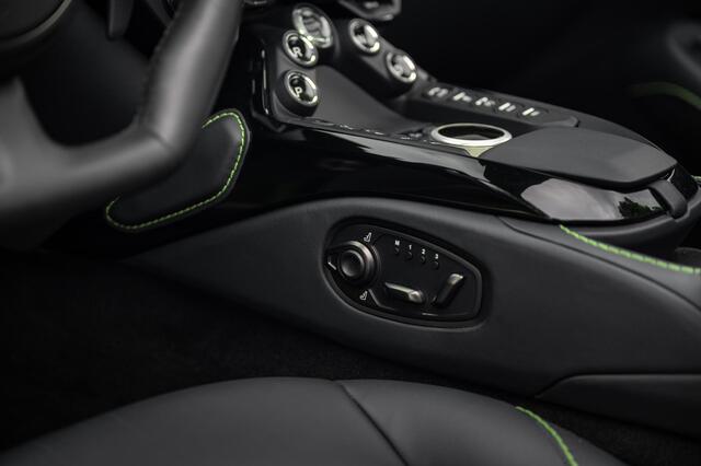 Aston Martin VANTAGE Roadster 4.0 V8 510pk | Kermit Green
