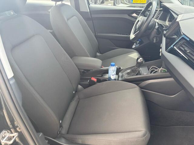 Audi A1 Sportback 30 TFSI Pro Line / Stoelverwarming / Navigatie / PDC V+A