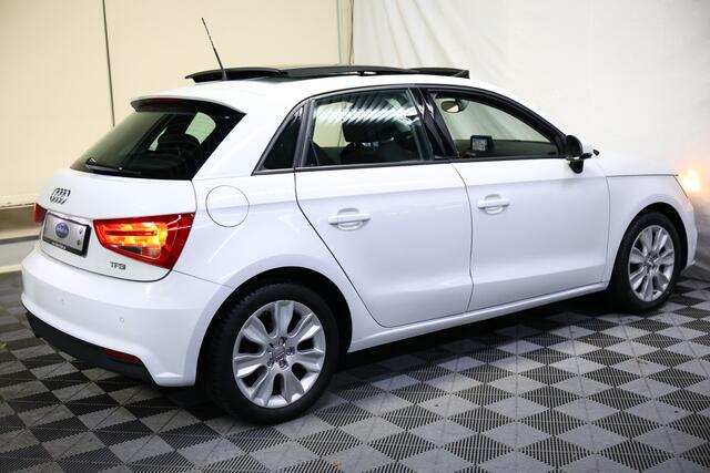 Audi A1 Sportback 1.4 TFSI S line Sport PANO NAVI BLUET STOELVW PDC ECC '18
