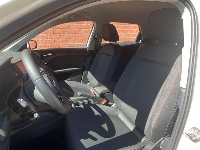 Audi A1 Sportback 30 TFSI 110pk S-Tronic Advanced edition Navigatie Apple Carplay / Android Auto Climate Control Camera Parkeer sensoren Dab