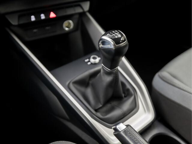 Audi A1 Sportback 25 TFSI Sport (APPLE CARPLAY, GROOT NAVI, CAMERA, CLIMATE, GETINT GLAS, PARKEERSENSOREN, SPORTSTOELEN, LM VELGEN, CRUISE, NIEUWSTAAT)