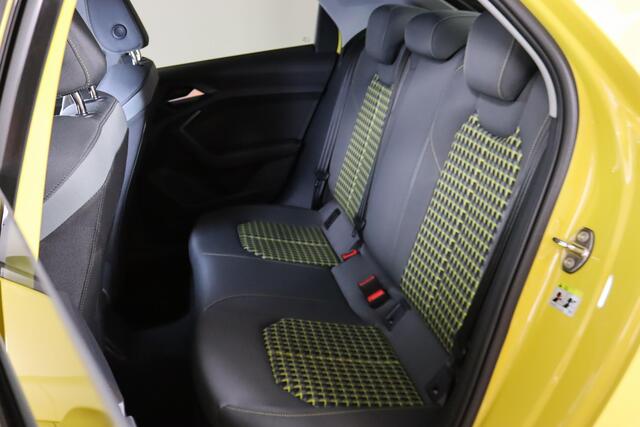 Audi A1 30 TFSI S-line Sportback Stoelverwarming, Bluetooth, Apple CarPlay/Android Auto