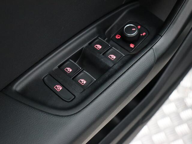 Audi A1 Sportback 30 TFSI Advanced edition S-Line (Stoelverw. / Carplay / Navi)