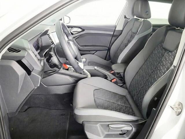 Audi A1 Sportback Advanced edition 25 TFSI 95 pk | Sportstoelen | Ledlampen voor en achter | Optiekpakket zwart plus | Spiegels inklapbaar |