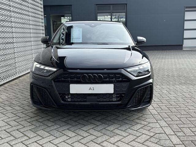Audi A1 Sportback S edition (A02) 25 TFSI 70 kW / 95 PK Sportback 7 Airco 2 zones \ Privacy glas \ Audi Phone box \ 3-spaaks sport afgevlakt stuur \ Optiekpakket Zwart Plus
