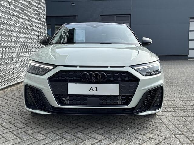 Audi A1 Sportback 25 TFSI S edition 3-spaaks sport afgevlakt stuur \ Audi phone box \ Autom. Airco 2 zones \ Dak in contrastkleur \ Optiekpakket zwart plus \ Privacy glas \
