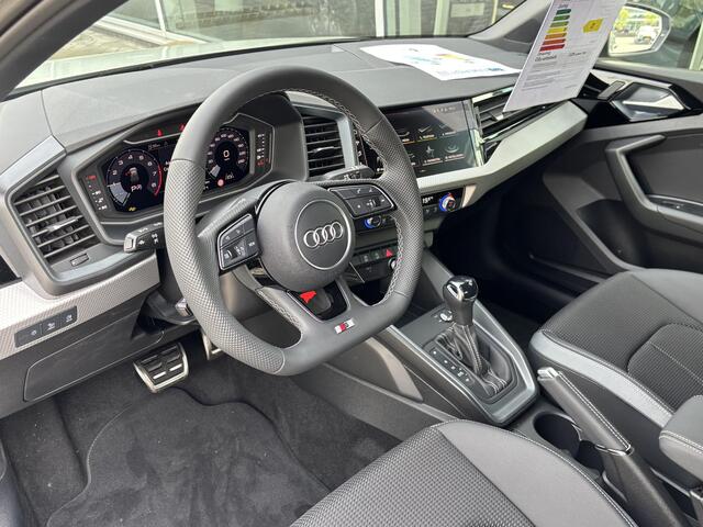 Audi A1 Sportback 25 TFSI S edition 3-spaaks sport afgevlakt stuur \ Audi phone box \ Autom. Airco 2 zones \ Dak in contrastkleur \ Optiekpakket zwart plus \ Privacy glas \