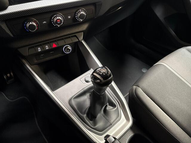 Audi A1 Sportback 25 TFSI Sport (VIRTUAL COCKPIT, APPLE CARPLAY, GROOT NAVI, GETINT GLAS, PARKEERSENSOREN, SPORTSTOELEN, CRUISE, LANE ASSIST, NIEUWSTAAT)