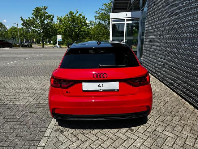 Audi A1 Sportback Advanced edition (A02) 25 TFSI 70 kW / 95 PK Spor Kunstleder op interieurdelen | Dak in contrastkleur | Contrastpakket 2 | Optiekpakket zwart plus | Privacy glas |