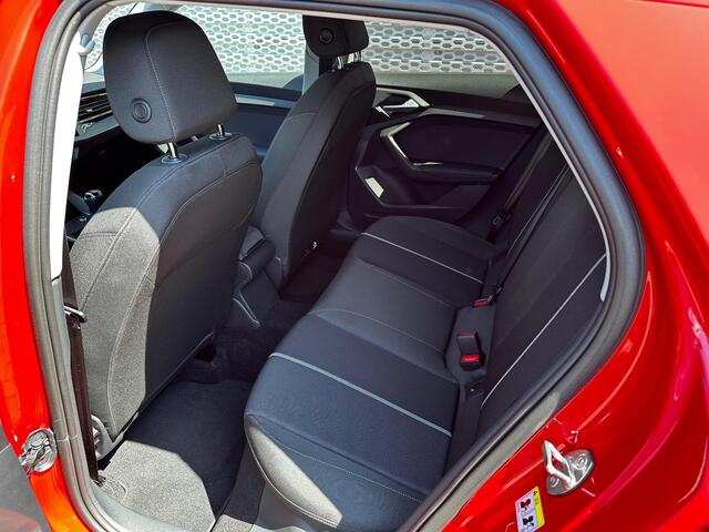 Audi A1 Sportback Advanced edition (A02) 25 TFSI 70 kW / 95 PK Spor Kunstleder op interieurdelen | Dak in contrastkleur | Contrastpakket 2 | Optiekpakket zwart plus | Privacy glas |