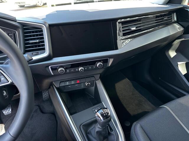 Audi A1 Sportback Advanced edition 25 TFSI 70 kW / 95 PK Spor Kunstleder op interieurdelen | Dak in contrastkleur | Contrastpakket 2 | Optiekpakket zwart plus | Privacy glas |