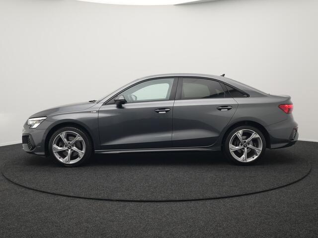 Audi A3 Limousine 35 TFSI S Line 150pk Dealer O.H | Adaptive Cruise | Alcantara Sportstoelen Verwarmd | Keyless | Apple Carplay | S Line Sportstuur | Navigatie | Virtual | DAB | 18"L.M |
