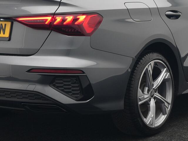 Audi A3 Limousine 35 TFSI S Line 150pk Dealer O.H | Adaptive Cruise | Alcantara Sportstoelen Verwarmd | Keyless | Apple Carplay | S Line Sportstuur | Navigatie | Virtual | DAB | 18"L.M |