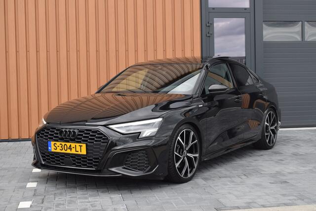 Audi A3 Limousine 35 TFSI 150pk S-tronic S-line | Pano | LED | 19"