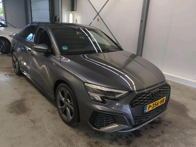 Audi A3 Limousine 30 TFSI S edition | Navi | Virtual | Stoel Verwarming |