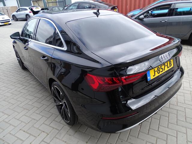 Audi A3 Limousine 35 TFSI S line edition Automaat, F1-Flippers, Sport Interieur, Key-Less, Navigatie, Multimedia, Airco/ECC, CruiseControl, Parkeersensoren, LM-velgen, Led