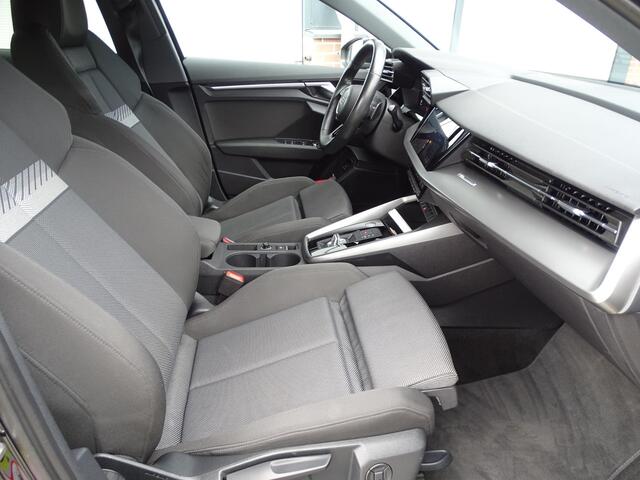 Audi A3 Limousine 35 TFSI S line edition Automaat, F1-Flippers, Sport Interieur, Key-Less, Navigatie, Multimedia, Airco/ECC, CruiseControl, Parkeersensoren, LM-velgen, Led