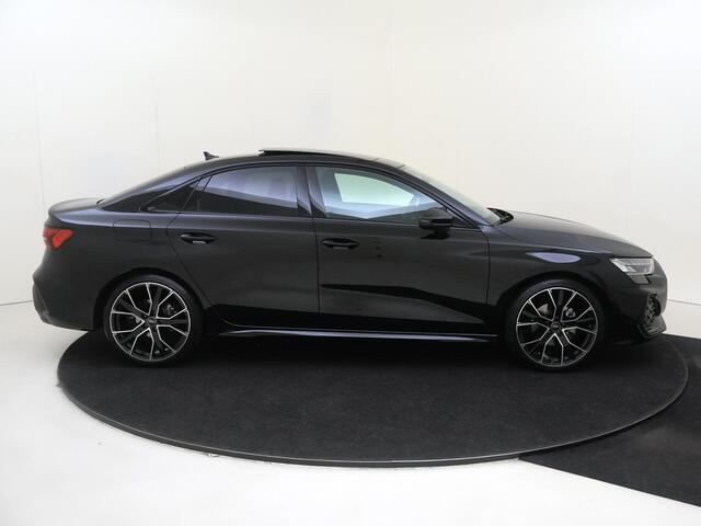 Audi A3 Limousine 35 TFSI S edition | Panoramadak | SONOS audio | Parkeerassistent | Achteruitrijcamera | Adaptieve cruise control | Virtual cockpit Plus | Alcantara/leder bekleding | Navigatie |