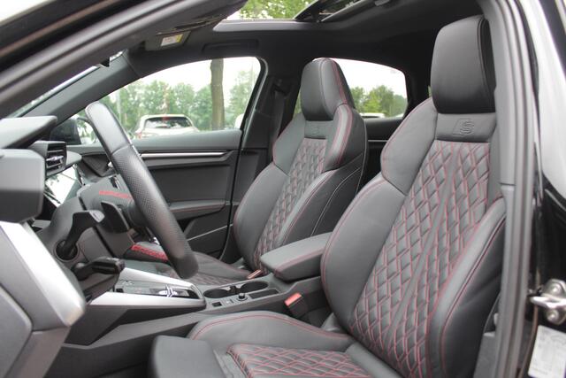 Audi A3 Limousine 30 TFSI S edition / Panoramadak / Camera / Head-up / Luxe Leder / B&O / Carbon spoiler / Dodehoek / Navigatie / ACC / DAB