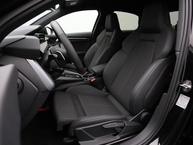 Audi A3 Limousine 30 TFSI 116 pk S-tronic S-Line Business Edition | Navigatie | Parkeersensoren voor/achter | Sportonderstel | Afgevlakt sportstuur