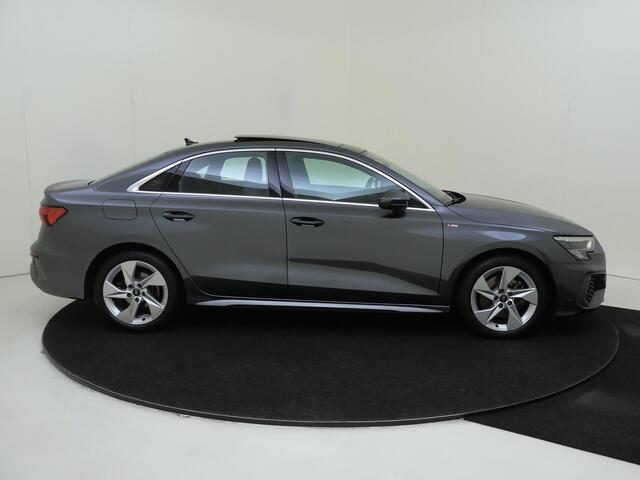 Audi A3 Limousine 35 TFSI S edition | Panoramadak | Full LED verlichting | Cruise Control | Parkeersensoren achter | CarPlay | Navigatie Plus |