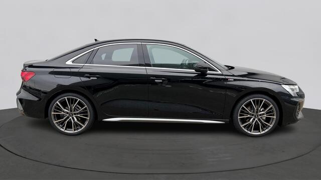 Audi A3 Limousine 30 TFSI 116Pk S Edition / Stoelverwarming / Camera / 19'' LMV