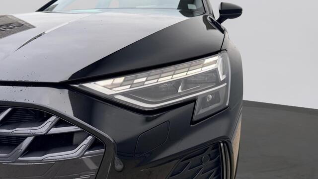 Audi A3 Limousine 30 TFSI 116Pk S Edition / Stoelverwarming / Camera / 19'' LMV