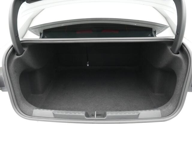 Audi A3 Limousine 35 TFSI Business edition Panorama Navigatie Stoelverwarming Pdc Clima 243